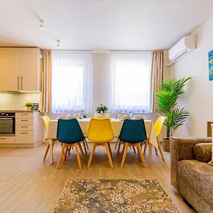 https://roomy-apartment-at-city-center-for-a-larger-group.inbudapesthotels.com